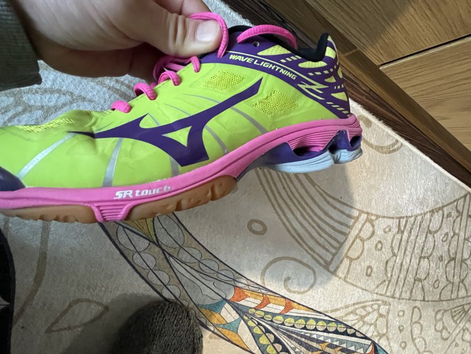 Mizuno - обувки за волейбол