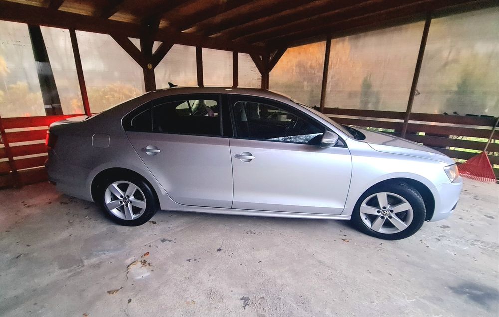 VW JETTA 1.6 TDI , an 2011/ 11, clima/navi/Senzori