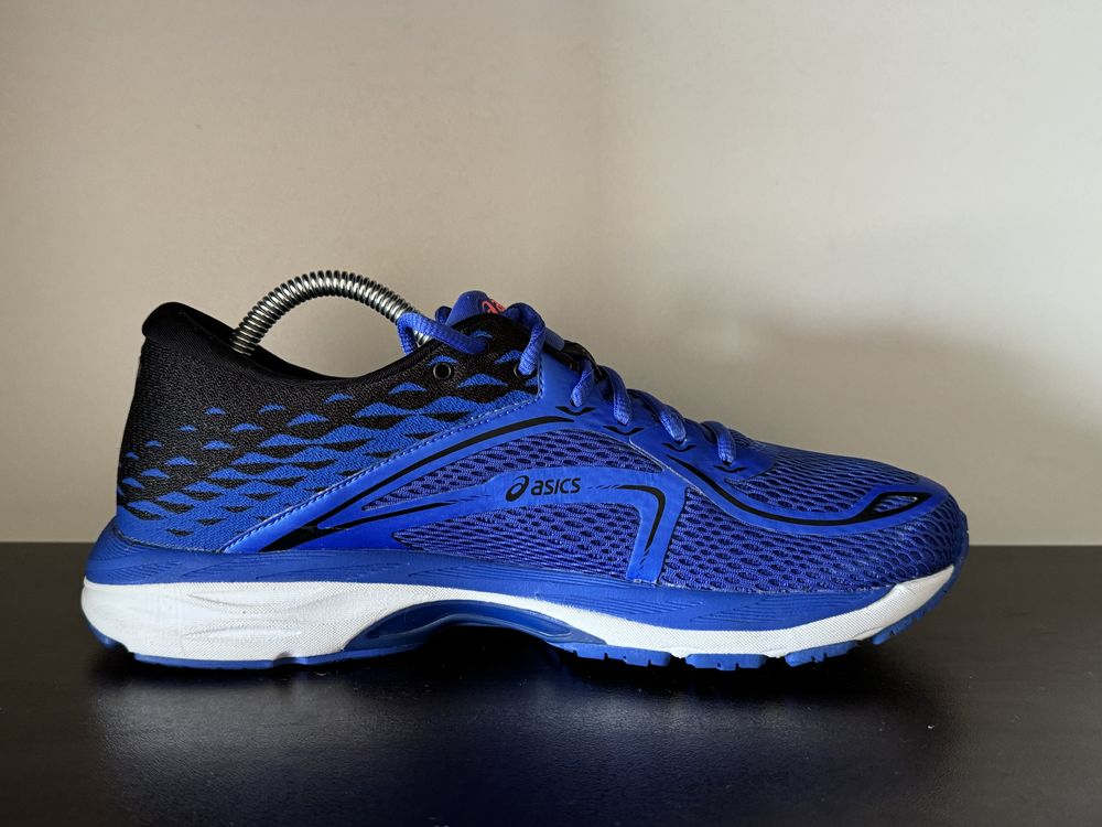 Asics Gel-Cumulus 19/ 42номер 26.5см Стелка Почти Нови