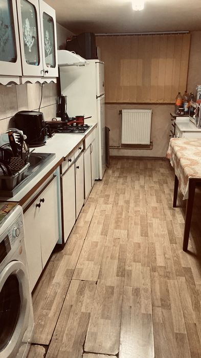 Proprietar, inchiriez camera unui baiat.