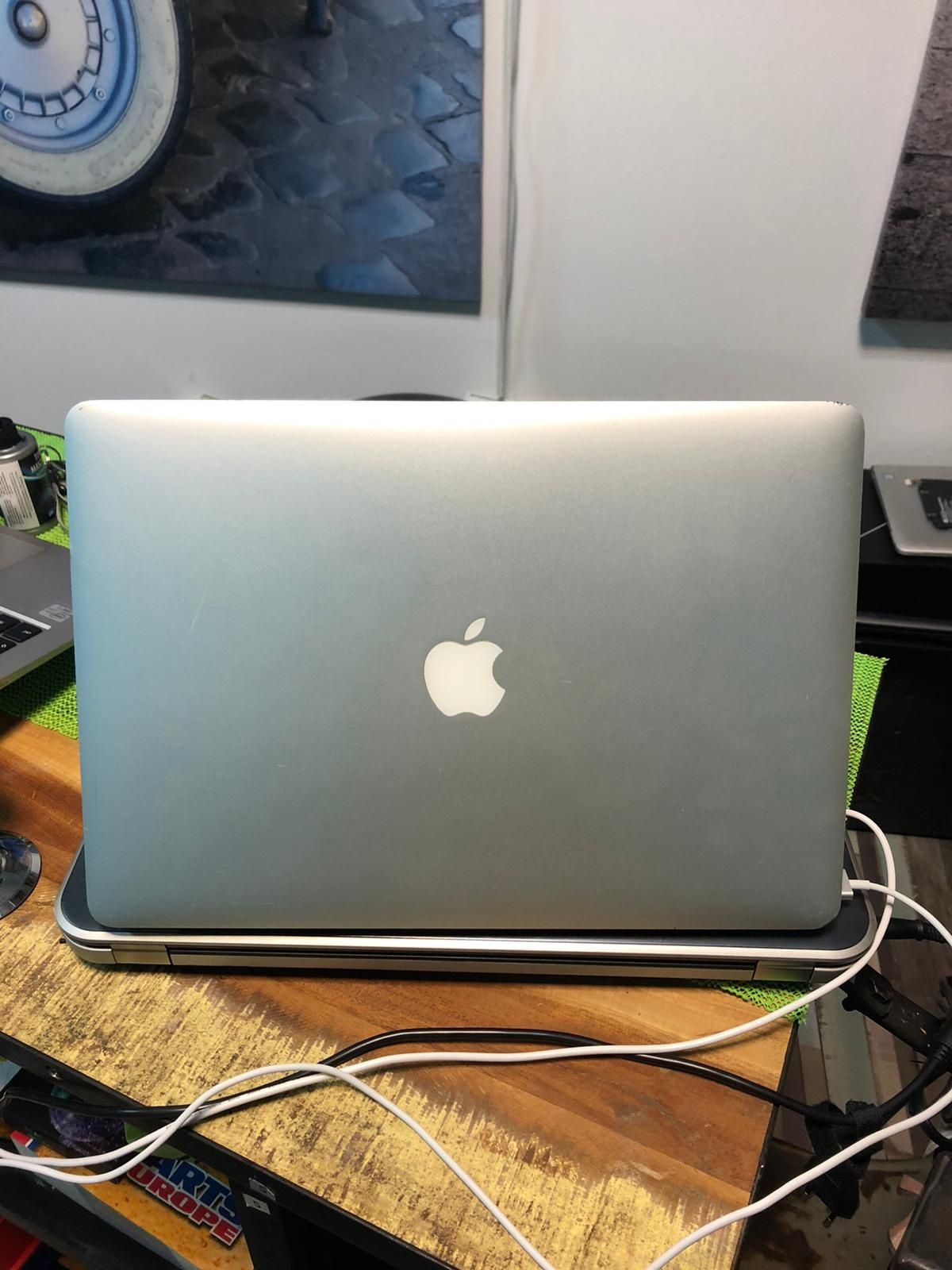 Placa de baza MacBook Pro ( Retina , 15--inch ) . Se dezmembreaza .