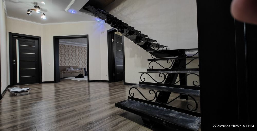 Продам металлическую однокосоурную лестницу