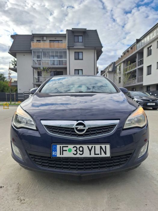Opel Astra J hatchback - An 2012 - 1.3 CDTI – 198.000 km