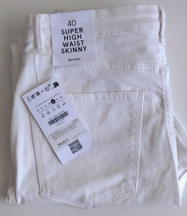 Две"Bershka"Джинсы Новые