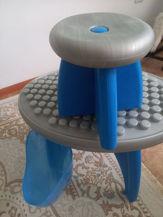 Продам игрушку стол и табуретку