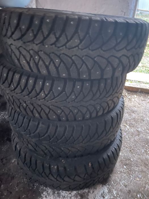 Срочно продам зимние резины R15