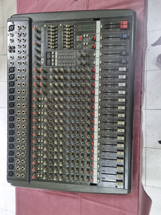 Продавам пулт Динакорд 2×700вата