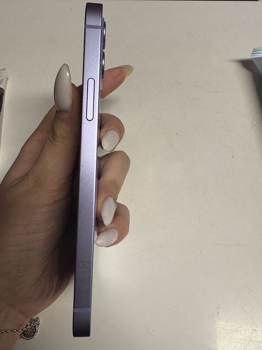 Продавам iphone 12 лилав  – отлично състояние, като нов