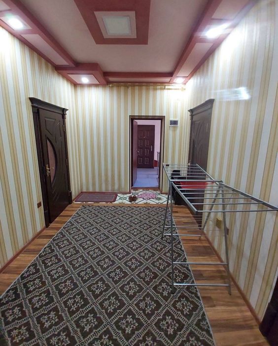 Oybek metrosi yaqinida arenda