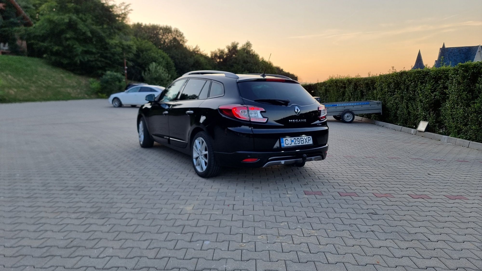 Megane 3 1.5 dci 110 cp manual. Panoramic, full piele alba, xenon,bose