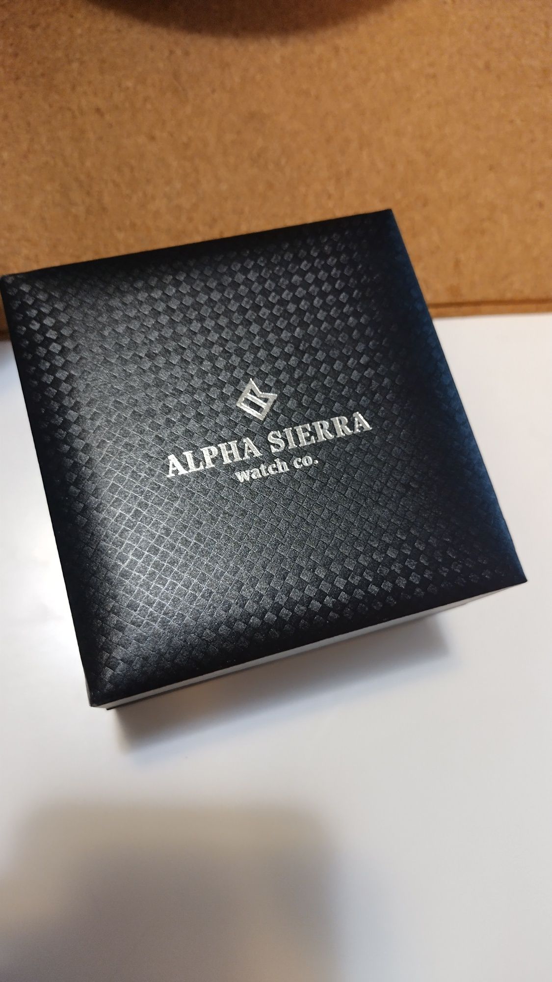 Продавам часовник Alpha Sierra