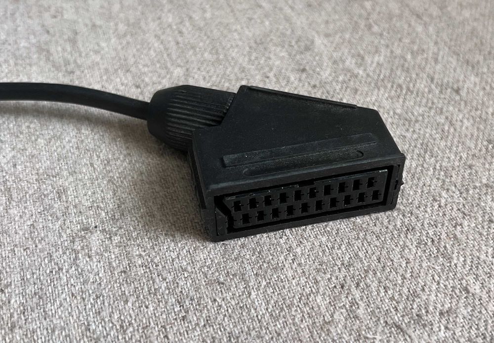 Adaptor SCART Euroconector la Mini AV Multi 10 pini receiver DVD TV