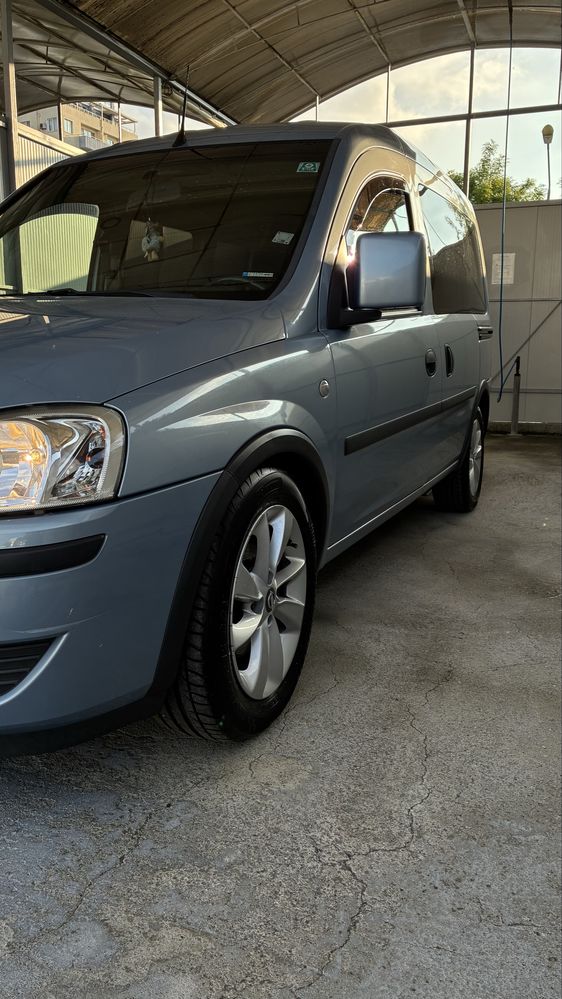 Продава се Opel Combo С