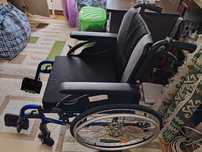 Scaun cu rotile pt persoane cu dizabilități