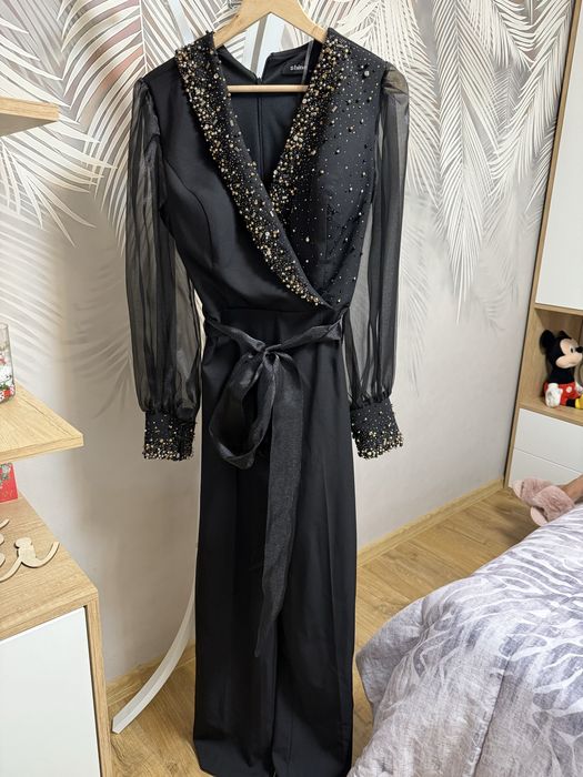 Vând salopetă elegantă nouă