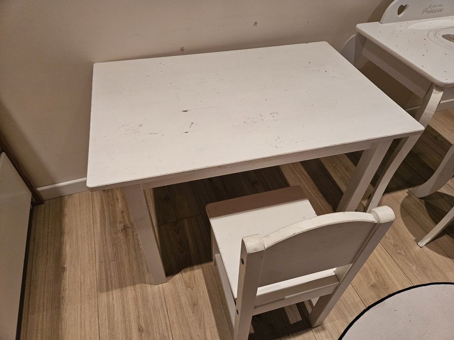 Детски мебели маса и тоалетка