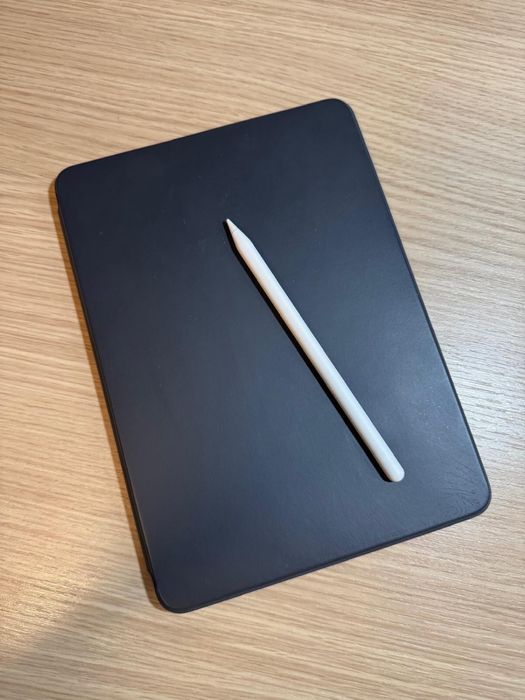 Husa ipad pro 11 inch ca noua+ apple pencill (2nd gen)