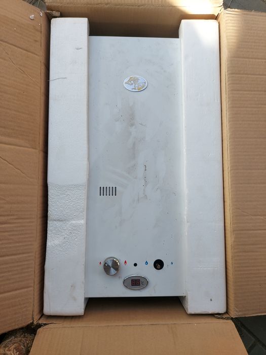 Продам газовый котёл для воды на запчасти