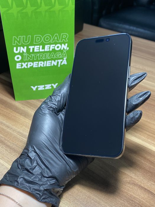 iPhone 15 Pro Max / 256 GB / Sănătate baterie 90% / Foarte bun