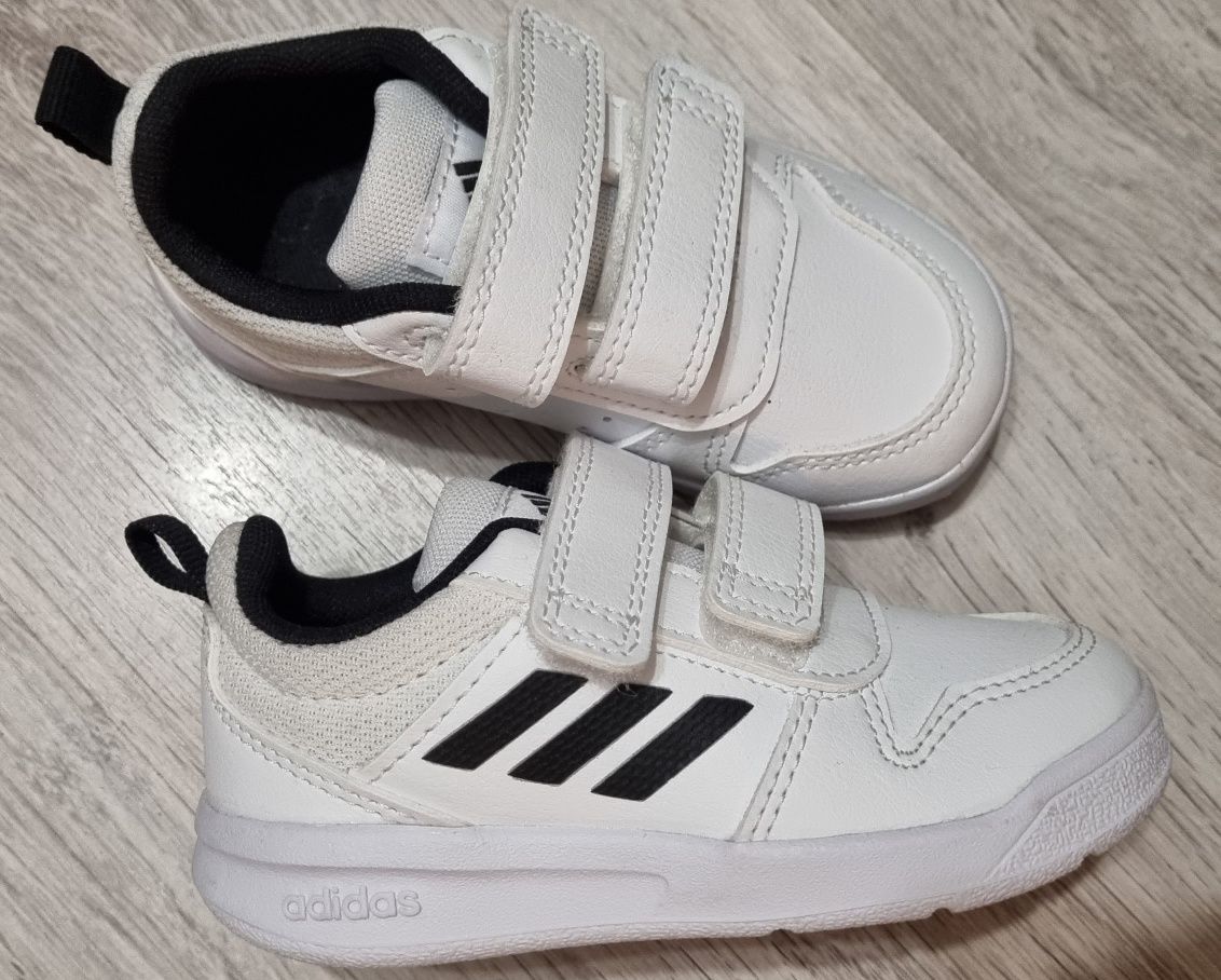 Детски обувки маратонки Adidas за момче