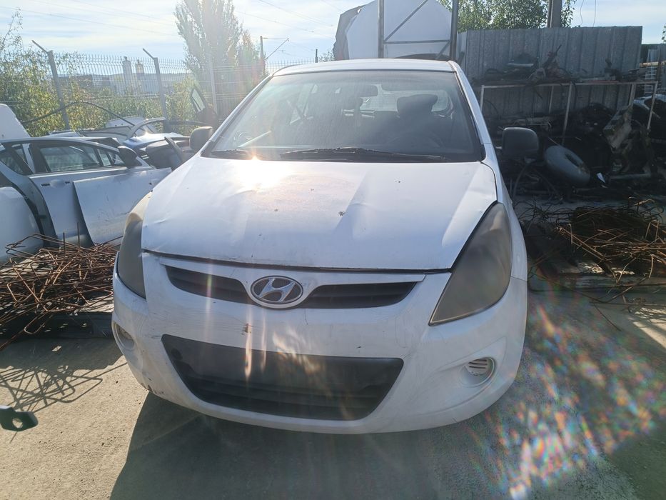 Dezmembram Hyundai I20, an 2012, motor 1.4 d