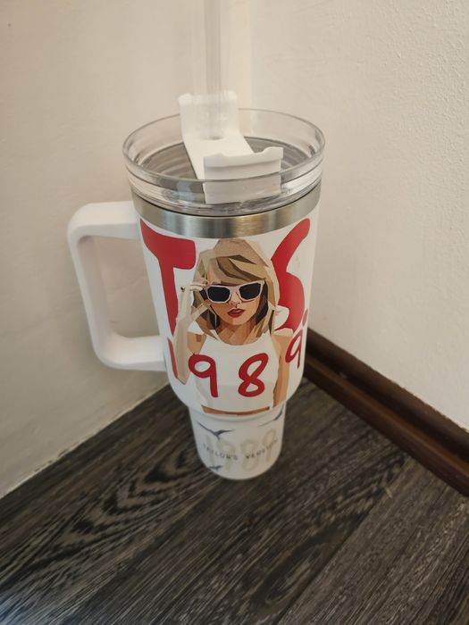 Termos cană Taylor Swift.