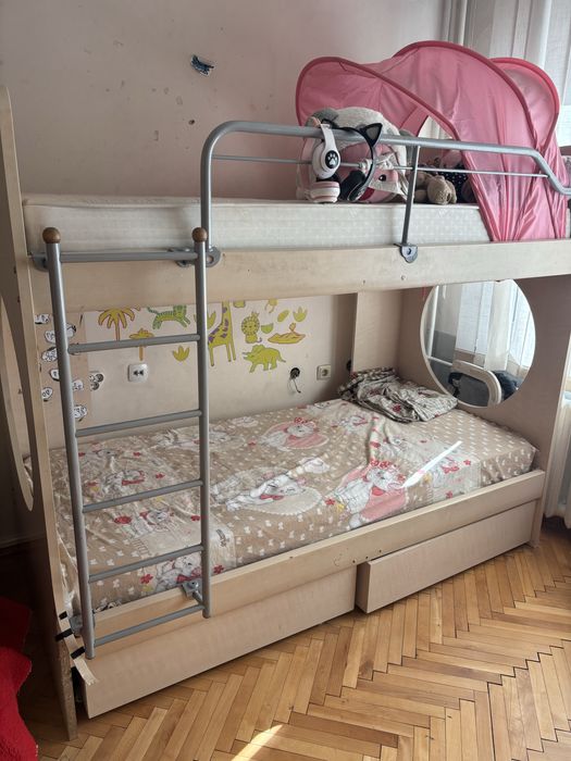 Двуетажно легло с два матрака