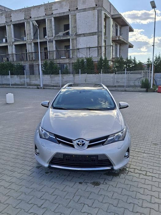 Toyota Auris Tehnologie hibridă Toyota + instalație GPL omologată = economie reală,
