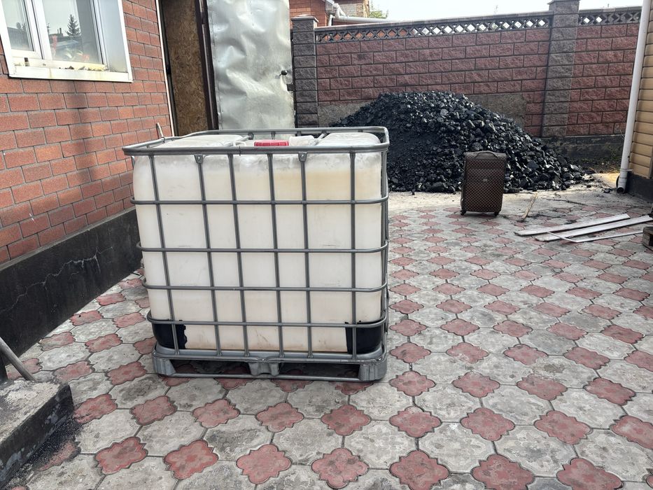Продам емкость 1 куб