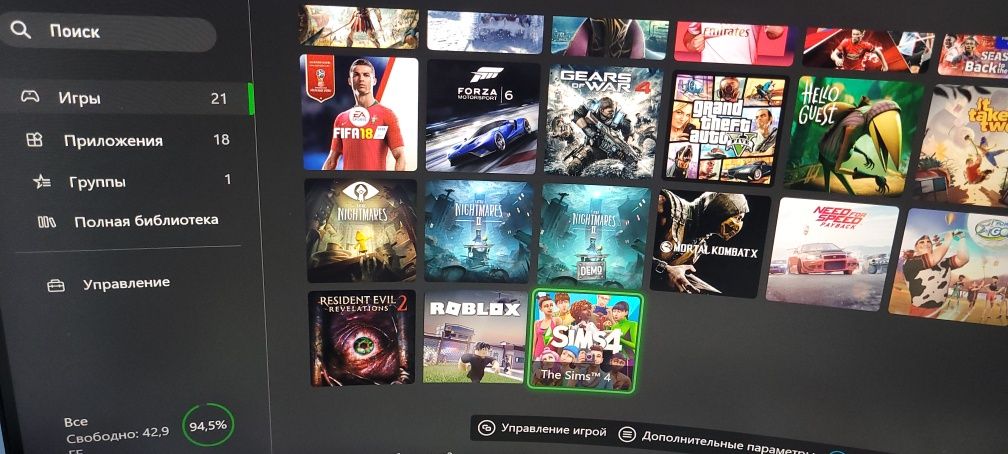 Продам x-box one с играми и джойстиками