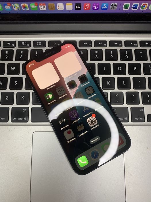 Телефон Apple iPhone 12