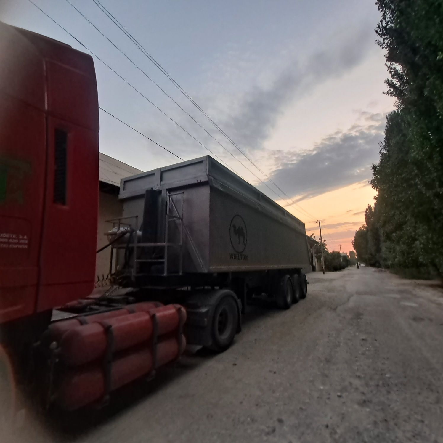 Iveco tanar sotiladi