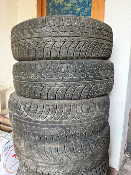 Продам комплект зимних шин Р14