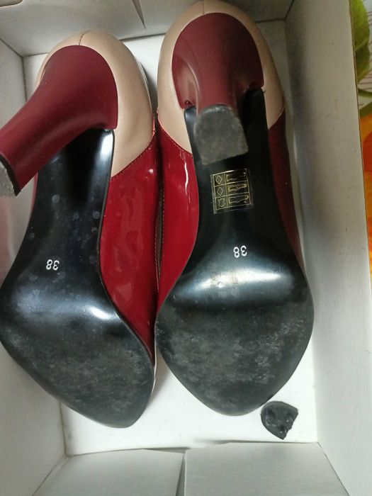 Vând pantofi dama  din piele, eleganți