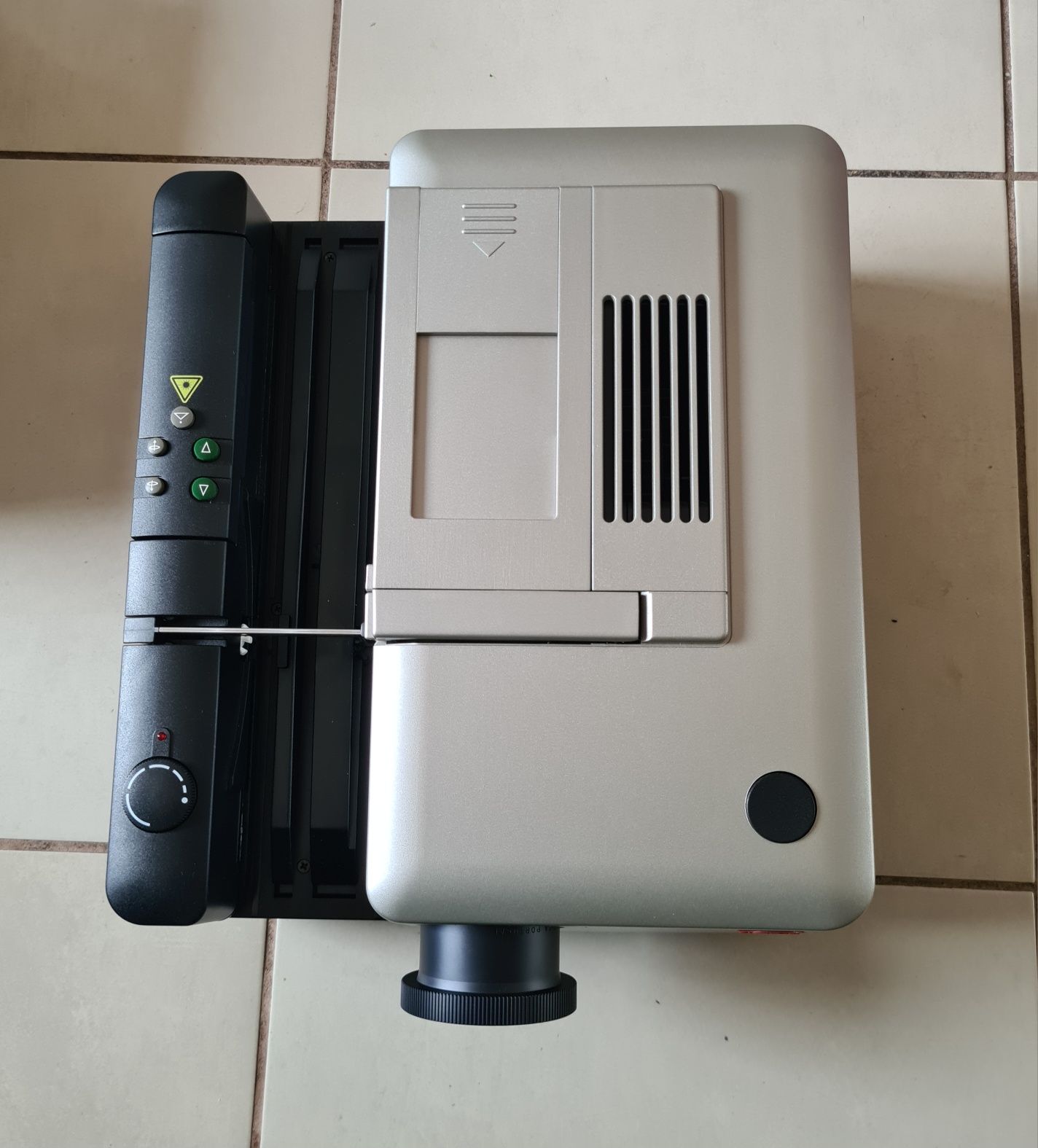 Leica Pradovit P 600 IR Proiector Diapozitive Profesional Vechi Leitz