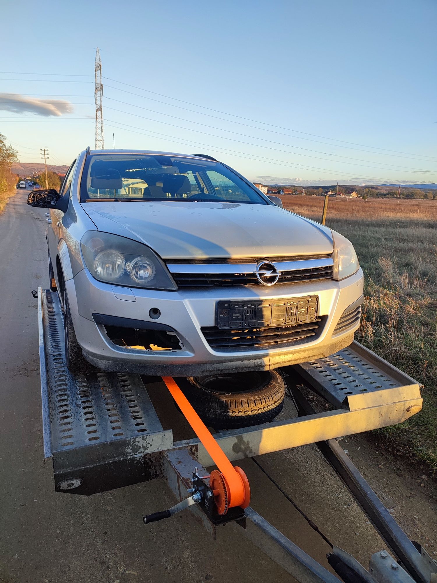 Dezmembrez Opel Astra H