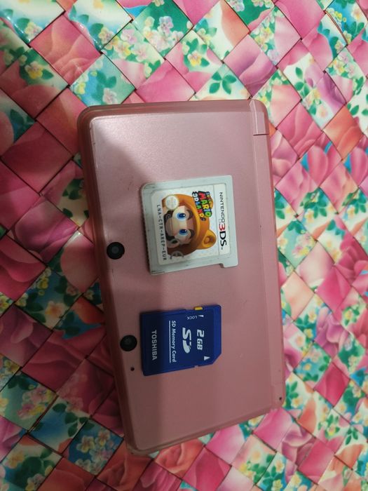 Nintendo 3 DS cu joc super Mario plus card 2 gb