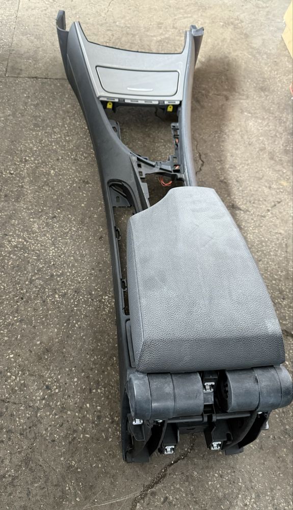 Подлакътник BMW E87