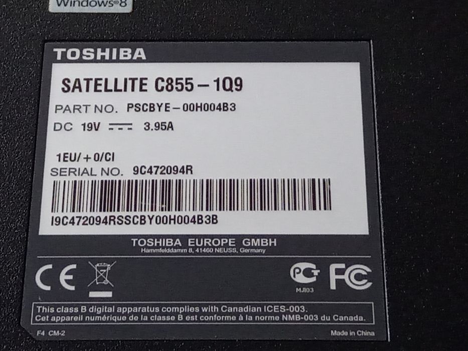 Лаптоп TOSHIBA плюс подарък чанта