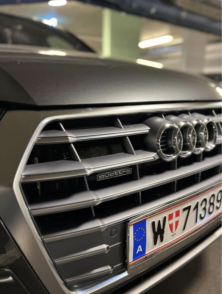 Audi Q5 …………….