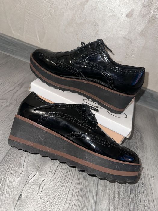 Дамски кожени обувки