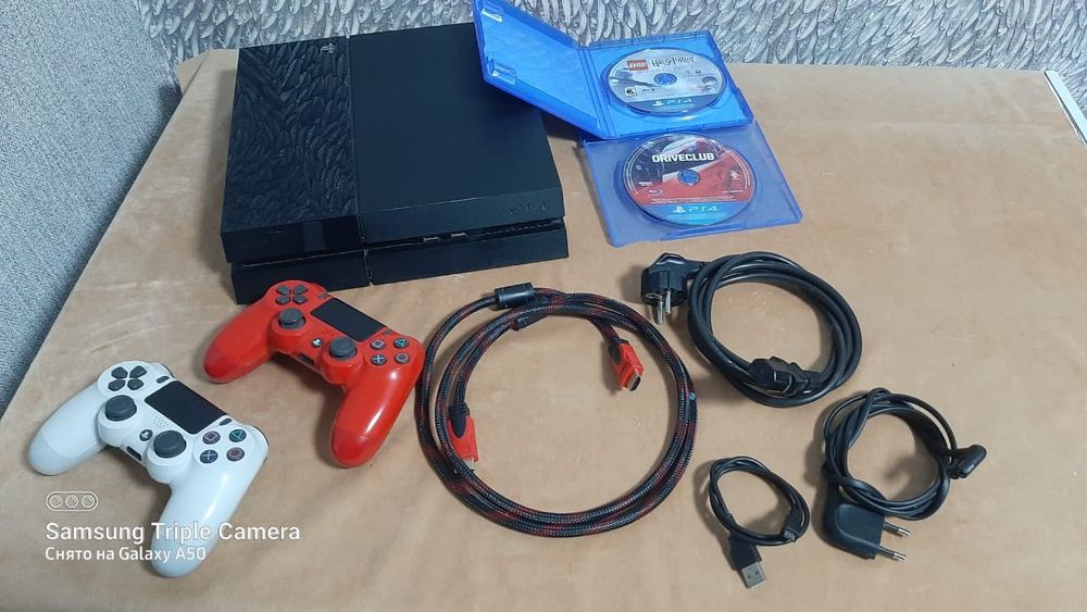 Продаèтся Sony PlayStation 4