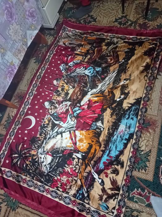 Rapirea din serai o avea bunica pe perete e foarte veche.