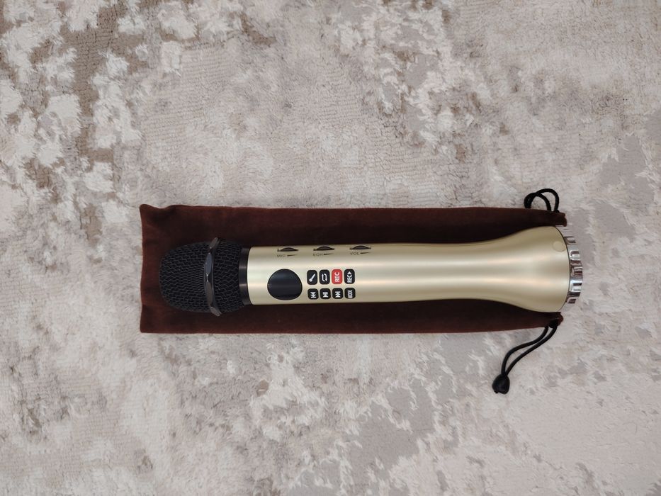 Продам микрофон с чехлом