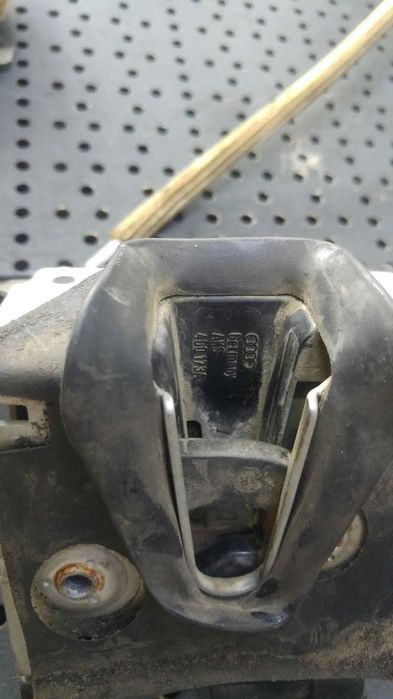 Broasca usa dreapta fata audi a4 b5 8d 4d0173a