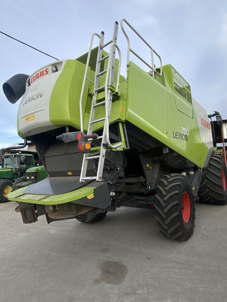 Combina Claas Lexion 750 + echipament floarea-soarelui Zaffrani