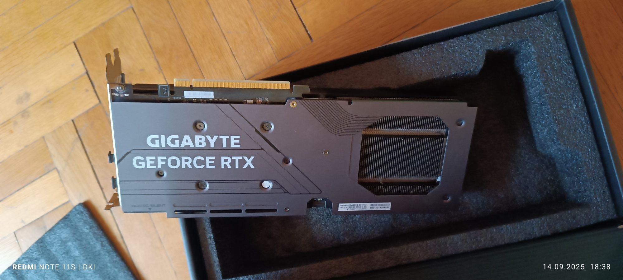 Продавам GIGABYTE 4060 8GB
