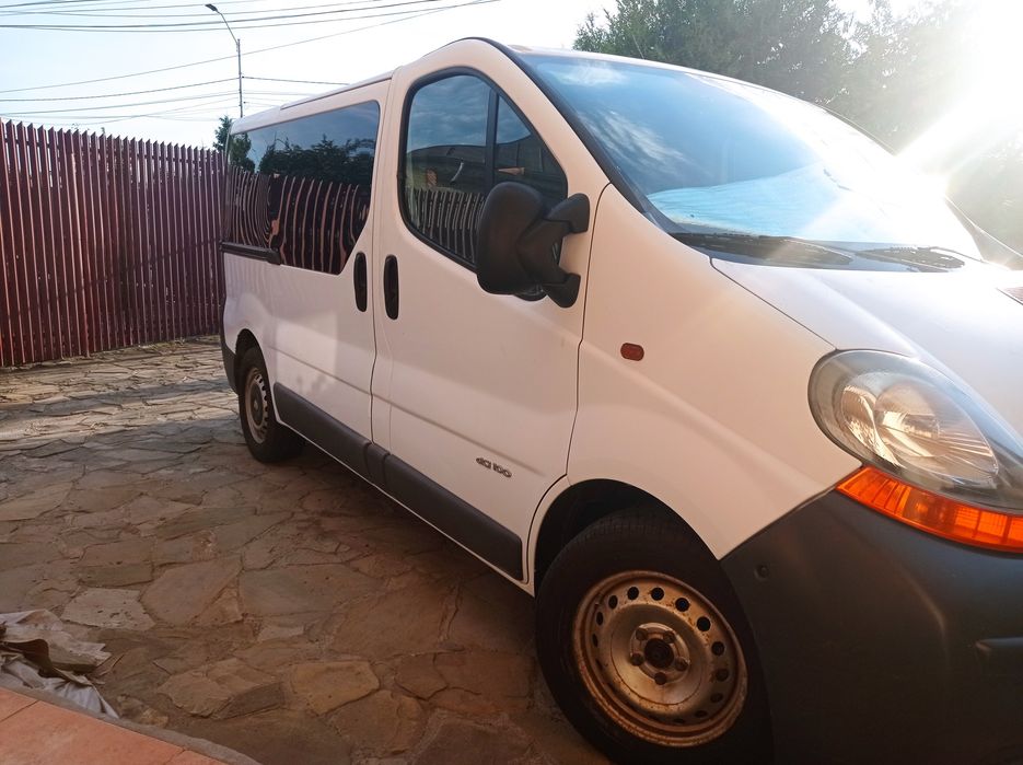 Renault Trafic 9 locuri autoturism