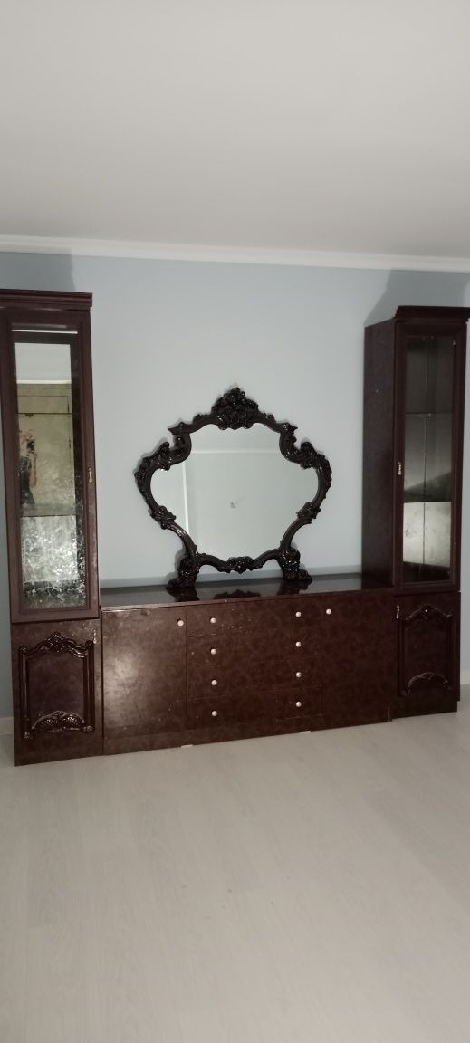 Продам спальный гарнитур и сервант