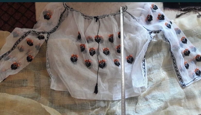 Costume populare, in stare foarte buna